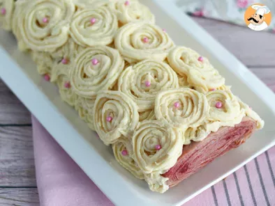 Crepe yule log with raspberry and white chocolate - photo 4