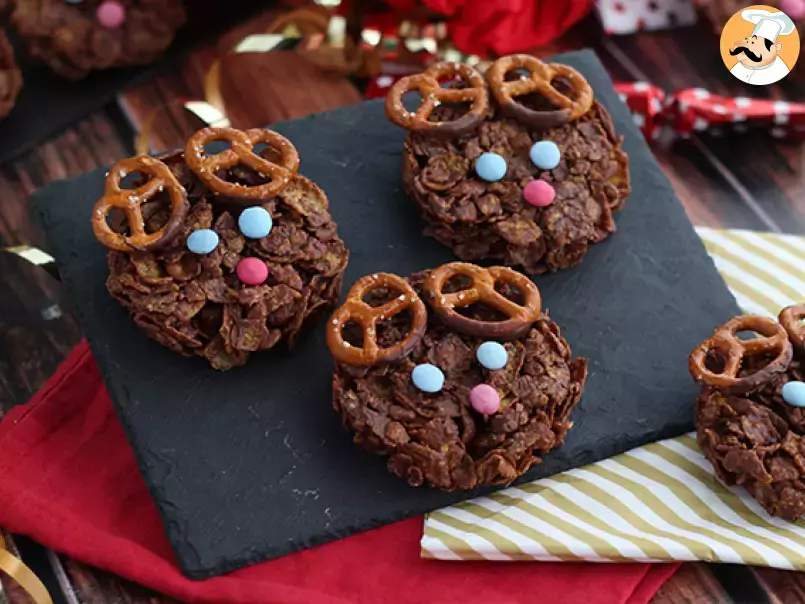 Crunchy chocolate and cereals reindeers - christmas snack - photo 2