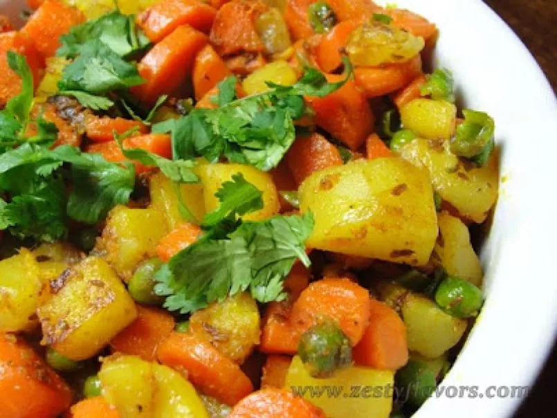 Dry Curry of Potatoes, Carrots and Peas - photo 2