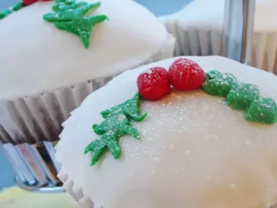 Eggless Christmas Cupcakes