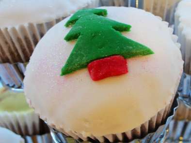 Eggless Christmas Cupcakes - photo 2