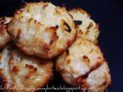 Eggless Cocunut Macaroons / Thengai Biscuits
