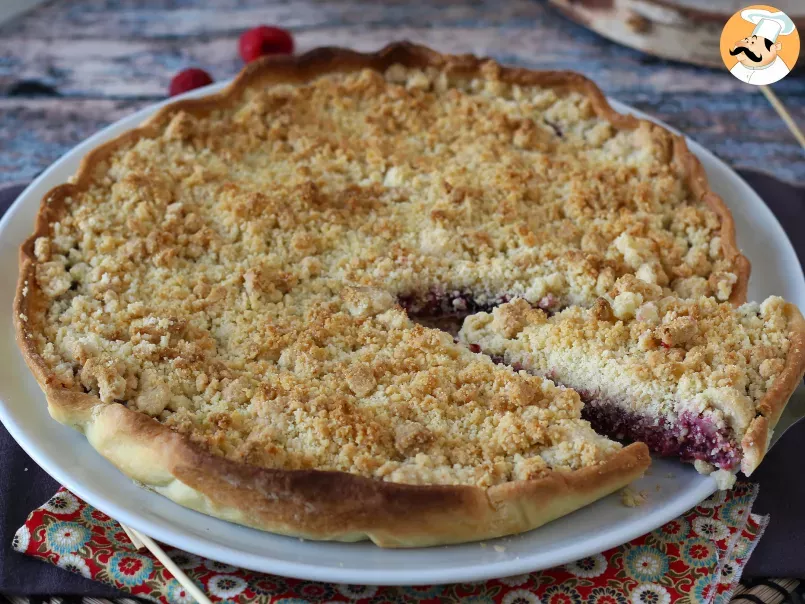 Express crumble tart with red berries
