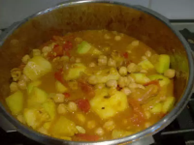 Fennel flavored Chickpeas and Bottle Gourd Curry-(Gujarati dudhi-chana nu shaak) - photo 2