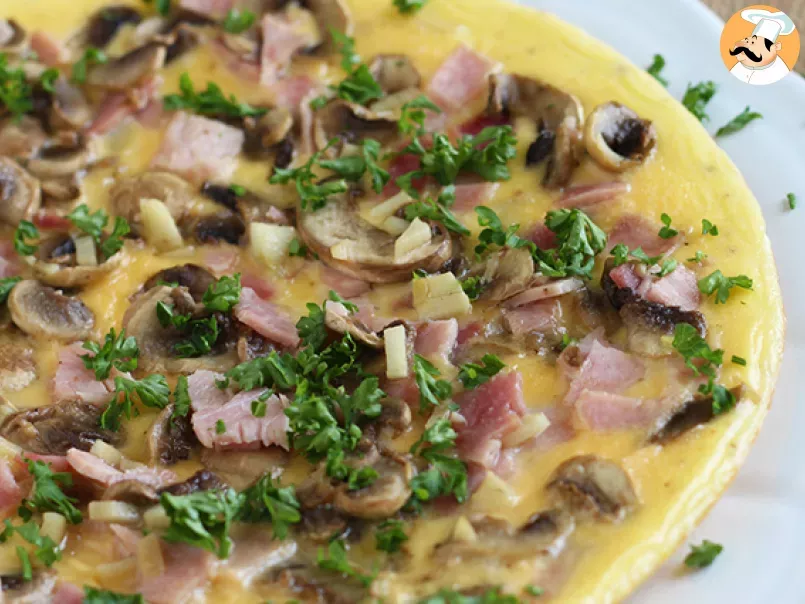 French omelette with mushrooms, ham and parsley - photo 4