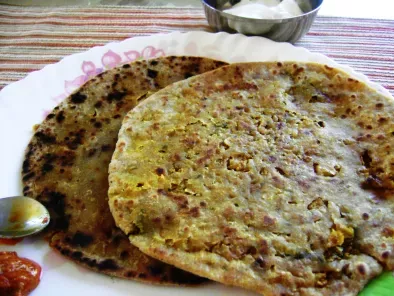 Gobi Paratha (Indian bread with spicy Cauliflower filling)