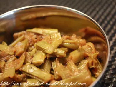 Goru Chikkudu (Guvar) - Mamidikaya Kura / Cluster Beans Raw Mango Curry