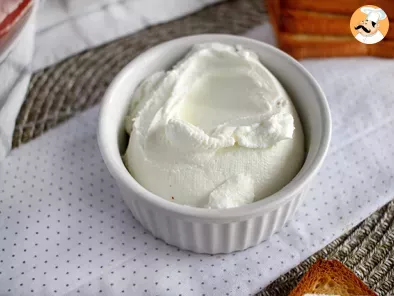 Homemade cream cheese - Philadelphia - 2 ingredients