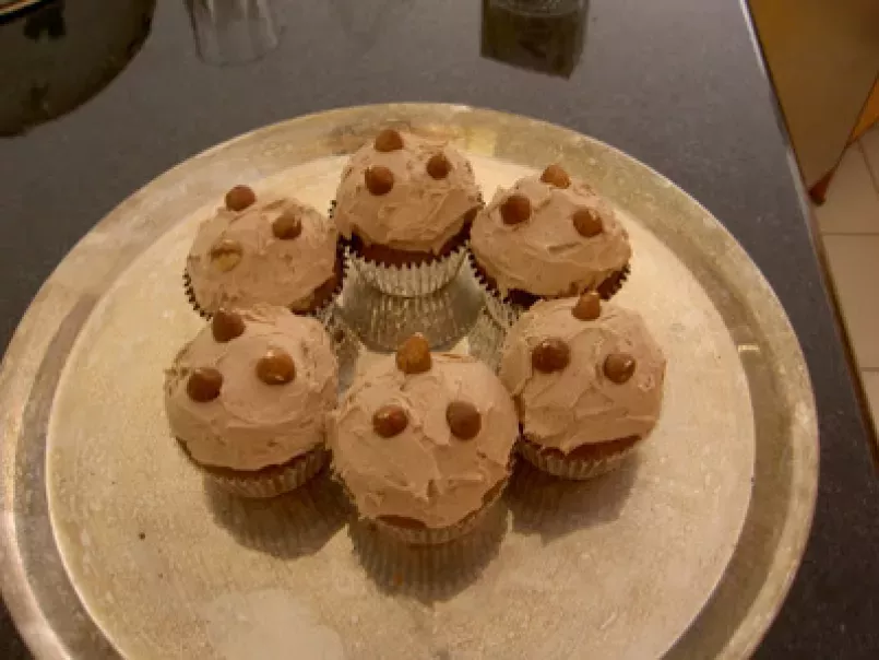 Hummingbird Bakery Hazelnut and Chocolate Cupcakes - photo 4