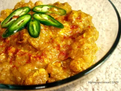 Hyderabadi Chicken Curry (Chicken Cooked in Spicy South Indian Gravy)