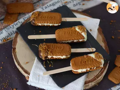 Ice cream sandwiches with Biscoff speculaas