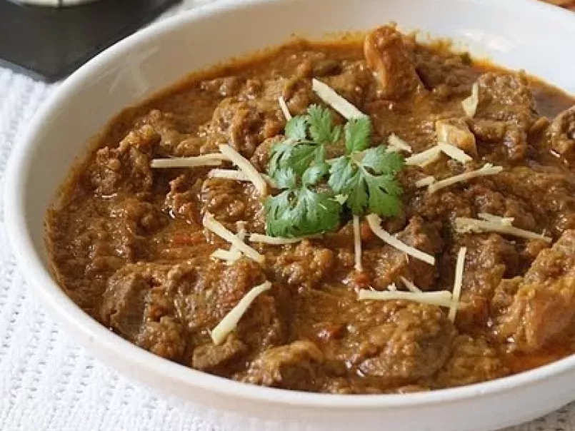 Kadhai Gosht/Kadai Gosht (A North Indian Mutton Curry in Tomato Based Sauce)