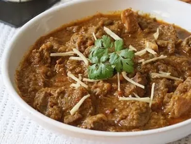 Kadhai Gosht/Kadai Gosht (A North Indian Mutton Curry in Tomato Based Sauce)