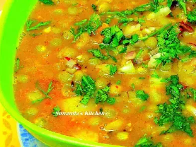 Karaishutir Ghugni (Chickpea curry)