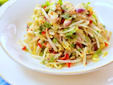 Kerabu Taugeh (Bean Sprouts Salad)
