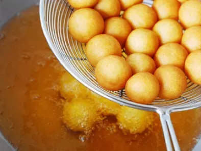 Khanom Khai Nok Gata (Deep-Fried Sweet Potato Balls)