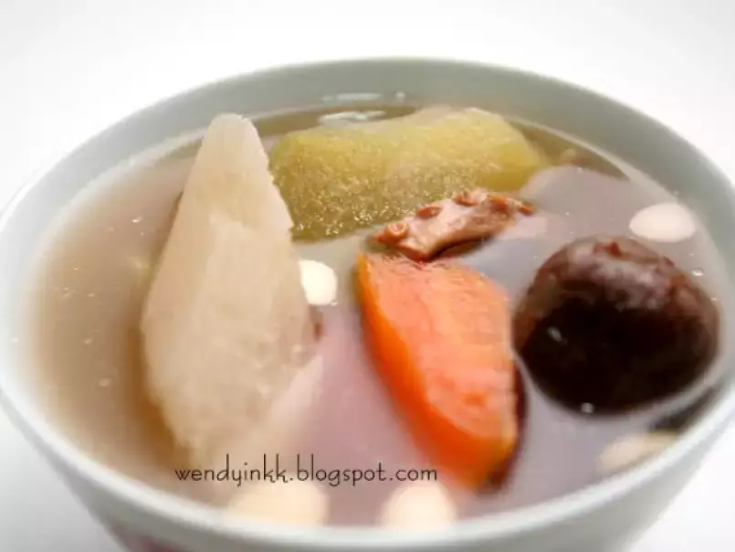 Lean Pork Soup with Green Radish and Carrots