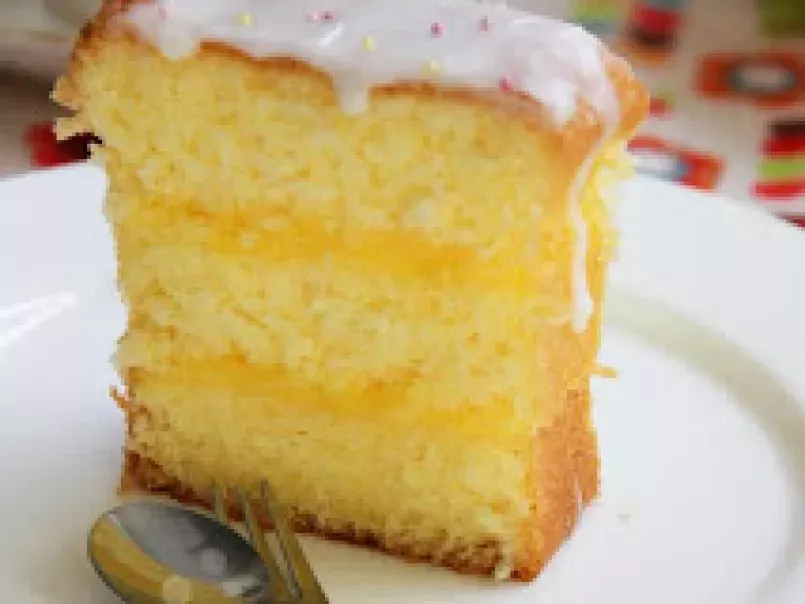 Lemon cream sandwich cake: Tangy cream + sweet cake equal Delicious!