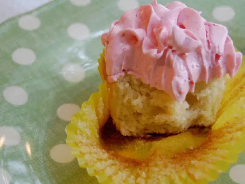 Lemon Cupcakes with Strawberry Swiss Meringue Buttercream - photo 2