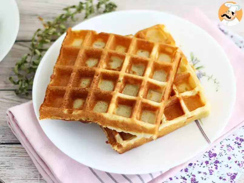 Light and crunchy waffles