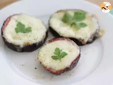Little eggplant pizzas - Video Recipe !