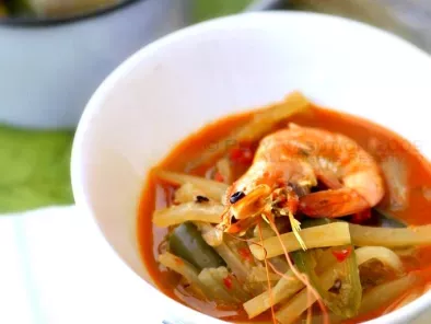 Lontong Sayur Pepaya Muda Udang - Green Pepaya and Shrimp in Spiced Coconut Milk