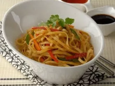 Maggi Thai Chicken Jungle Curry, Hakka Noodles & Nestle Carrot Porridge - photo 2