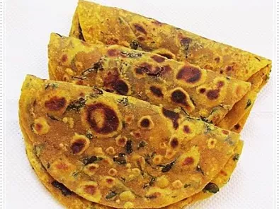 Methi Na Thepla - Indian flatbread made with fenugreek leaves