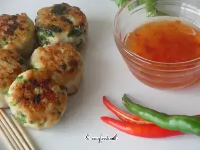 MINI COCKTAIL CHICKEN PATTIES WITH SWEET CHILLI SAUCE - photo 2