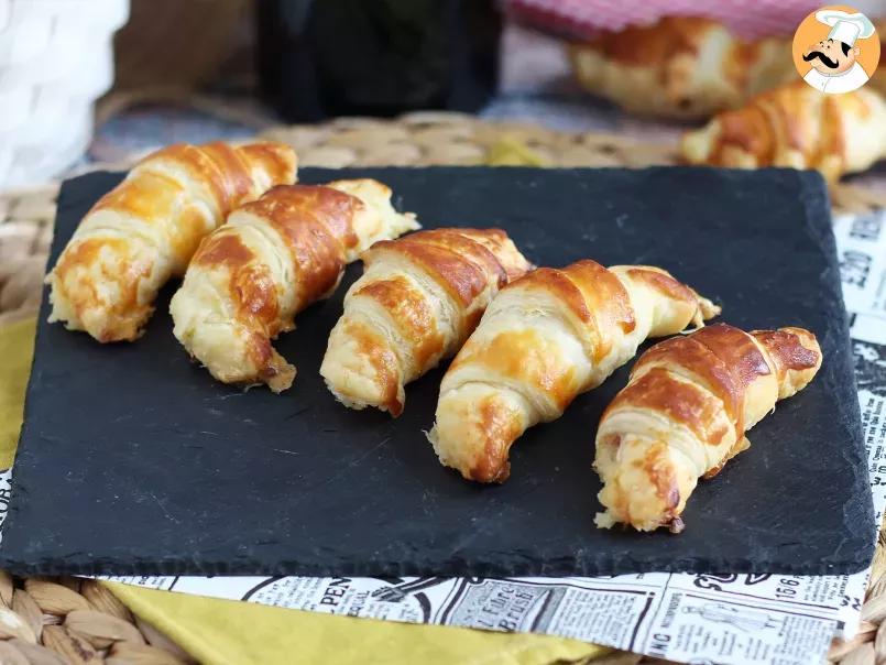 Mini croissants stuffed with ham, cheese and bechamel sauce - photo 2