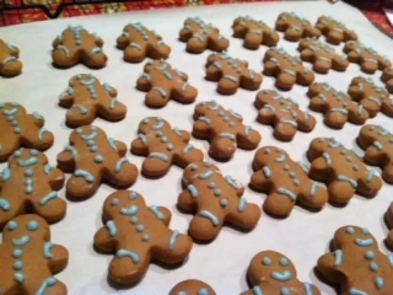 Mini Gingerbread Boys & Cupcakes - photo 2