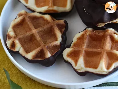 Mini waffles with chocolate - photo 3