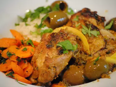 Moroccan chicken tagine with lemon, olives and thyme - photo 2