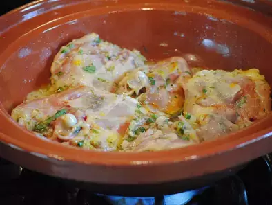 Moroccan chicken tagine with lemon, olives and thyme - photo 3