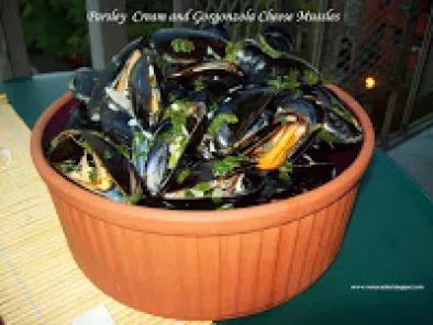 Mussels in creamy gorgonzola sauce - photo 2