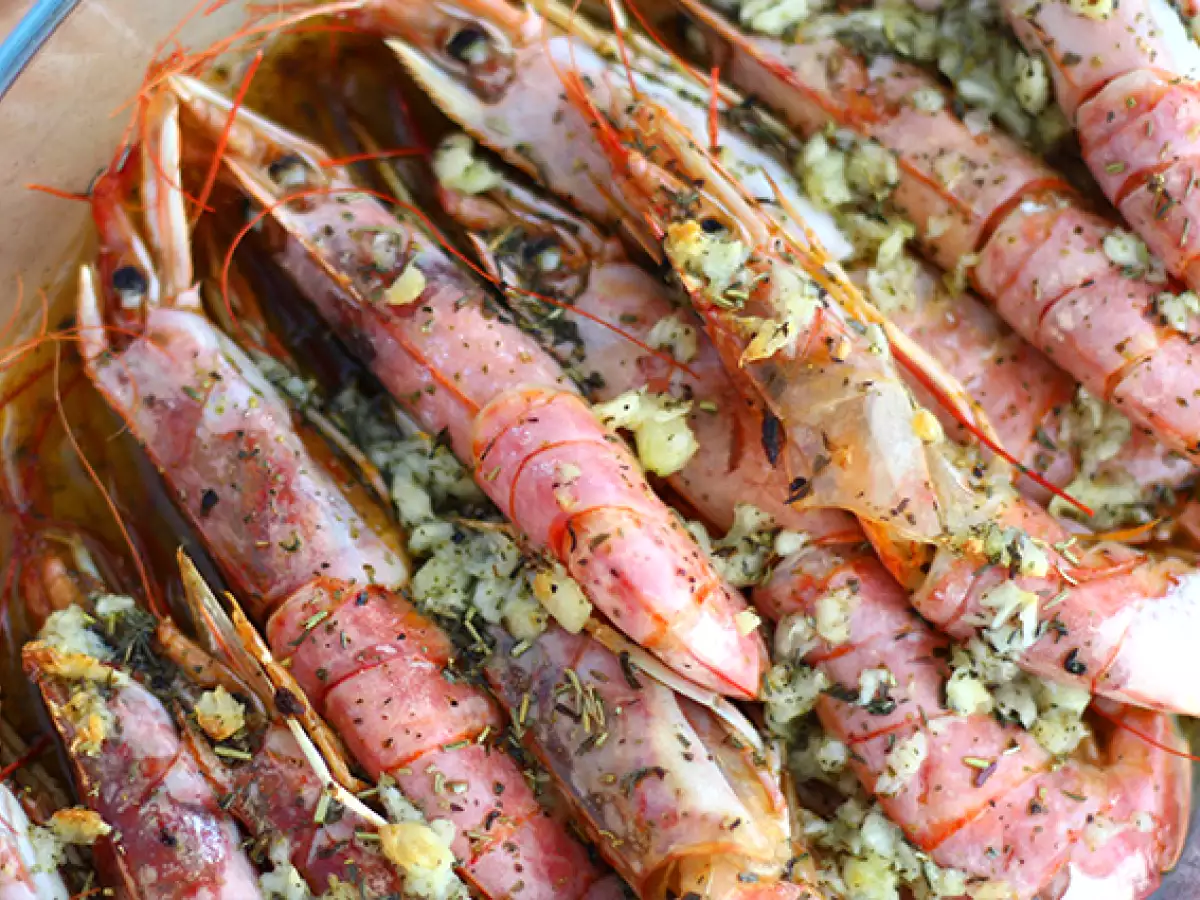 Oven-baked prawns with garlic and herbs - photo 3