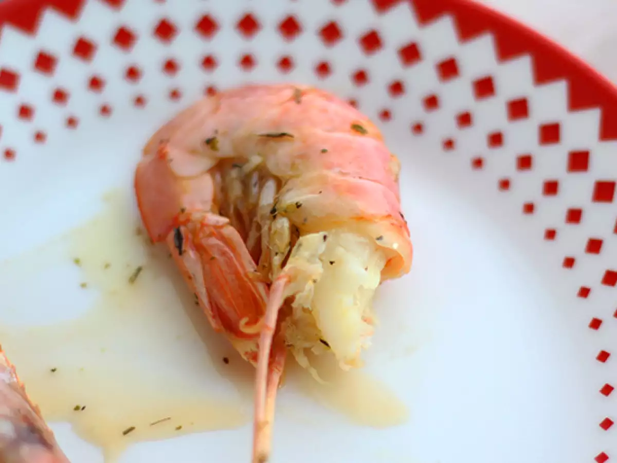 Oven-baked prawns with garlic and herbs - photo 4