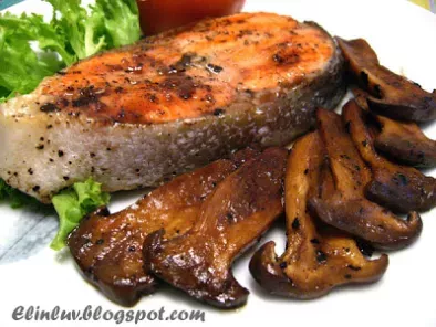 Pan Fried Salmon Steak With Red Wine Sauce - photo 3
