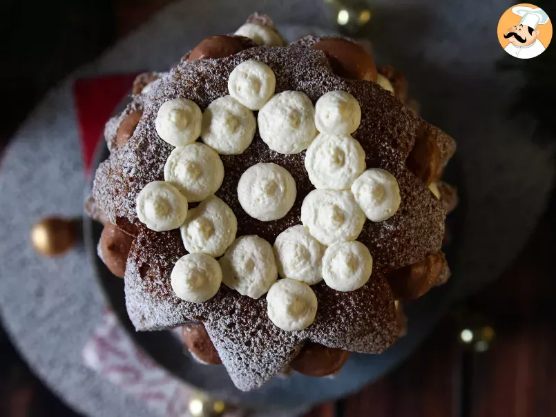 Pandoro brioche filled with Nutella cream and vanilla cream in the shape of a Christmas tree - photo 3