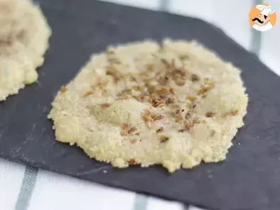 Parmesan crisps, with spices and herbs - Video recipe !