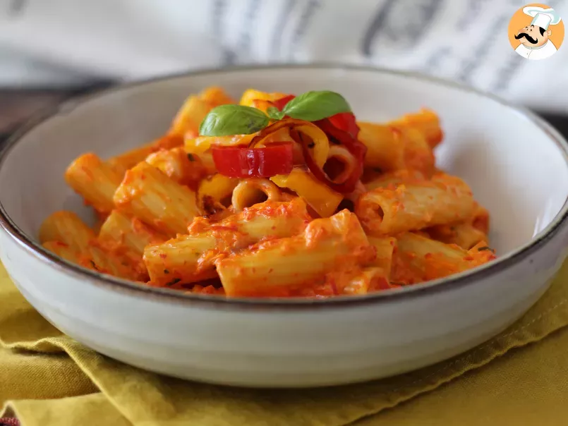 Pasta with peppers and fresh cheese, the best pasta dish for summer days - photo 4