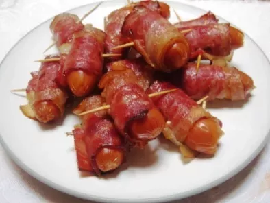 Pigs in the Blanket (Bacon Wrapped Sausages)
