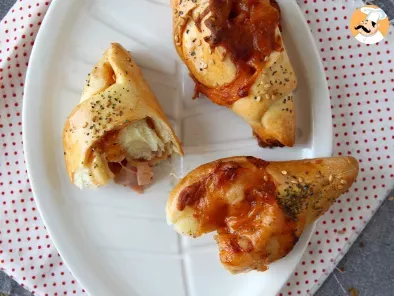 Pizza-style boat rolls stuffed with tomato sauce, ham and mozzarella - photo 5