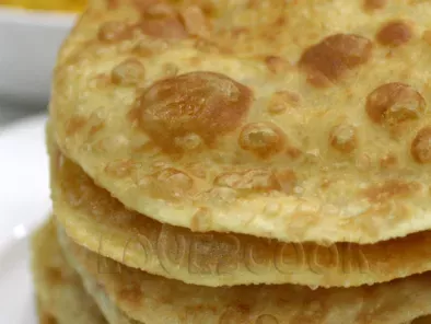 Poori / Puri (Indian Fried Flatbread)