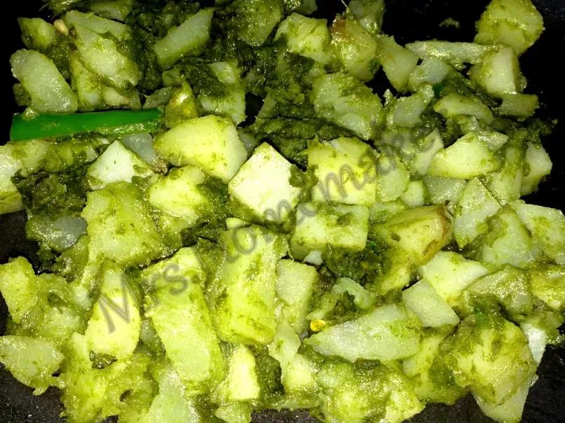 Potato Dipped In Spinach Gravy - photo 6