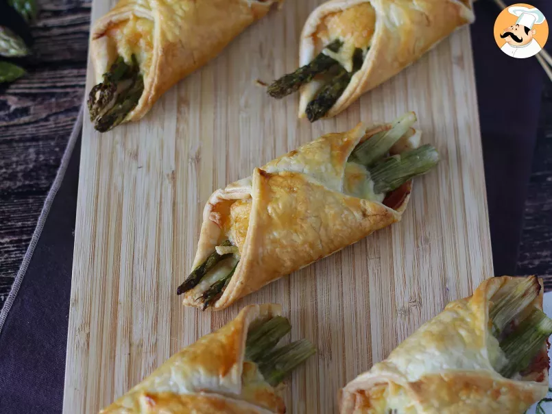 Puff pastry baskets with asparagus, ham and cheese - photo 4