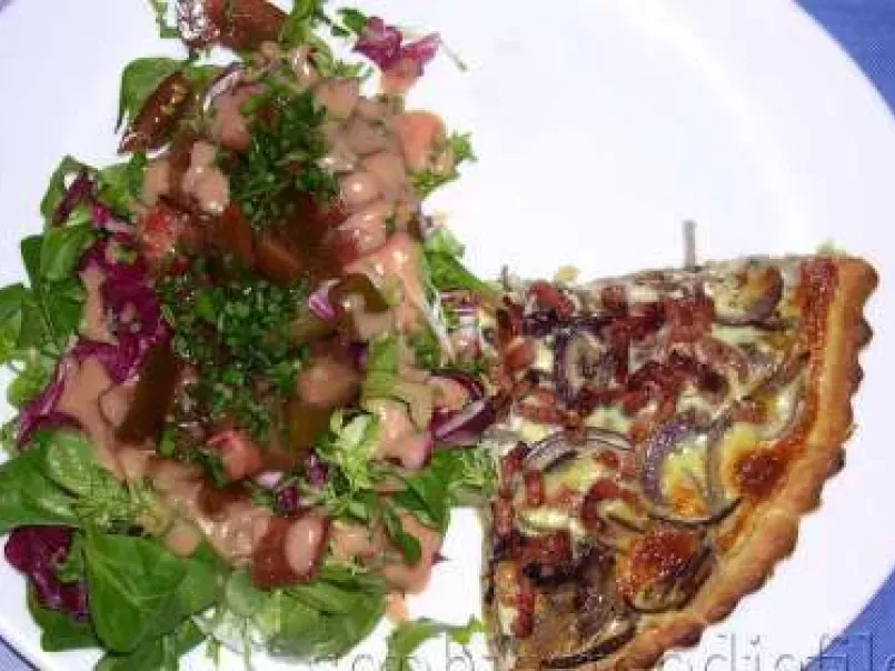 Quiche with bacon, mushrooms, red onions, cream + a mixed salad - photo 2