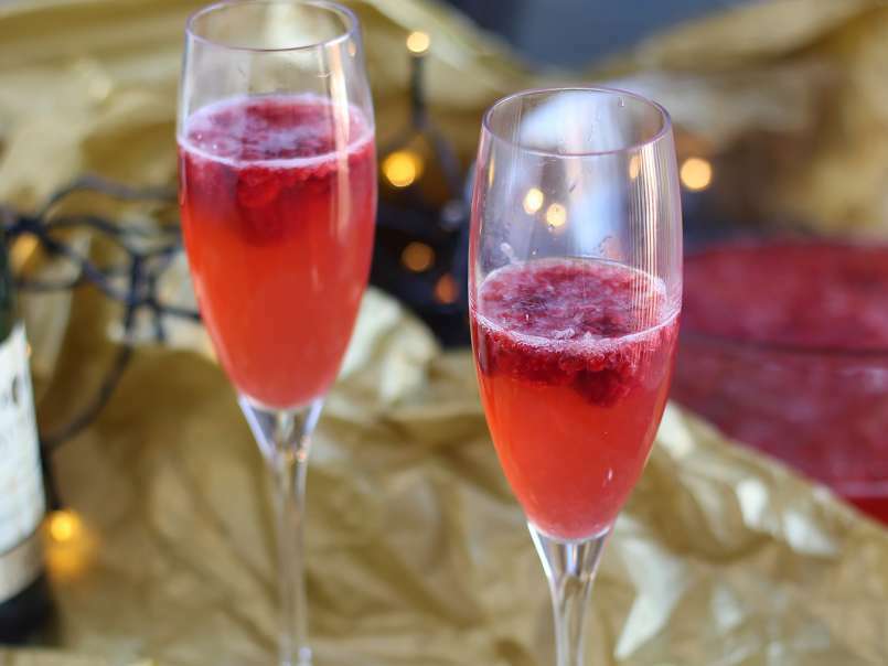 Raspberry champagne cocktail - photo 3