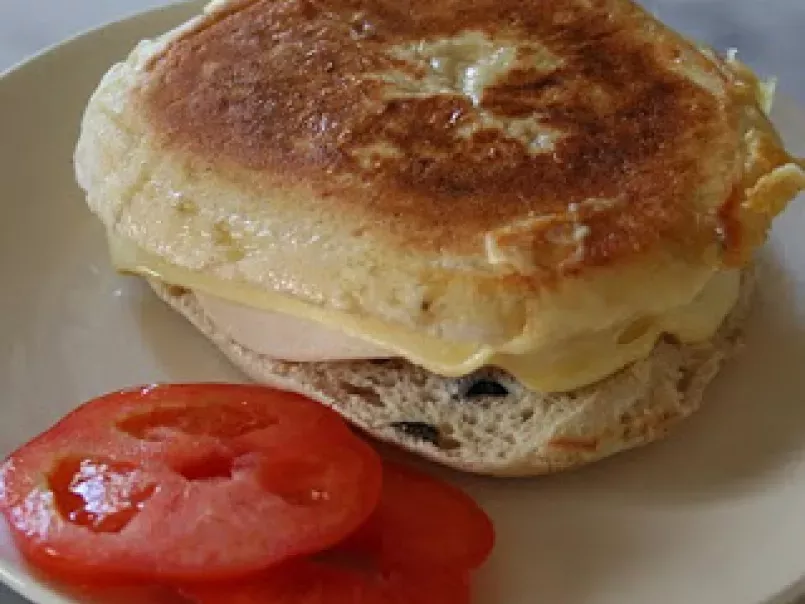 Recipe: Toasted Sandwich with Cheese and Chicken Salami - photo 2