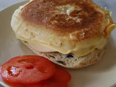 Recipe: Toasted Sandwich with Cheese and Chicken Salami - photo 2